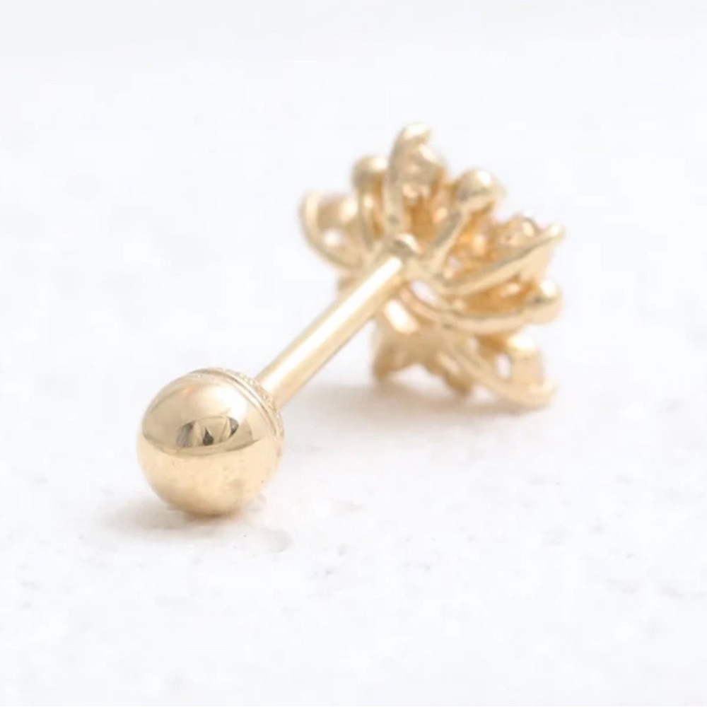 14k Rose gold and cubic zirconia snowflake ❄️ earring - Picture 4 of 7